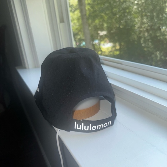 *****SOLD***** NWOT Black Lululemon Running Free Baseball Cap - Picture 4 of 7